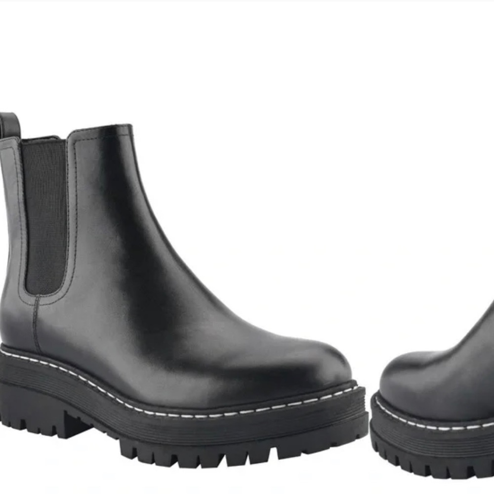 New marc fisher Chelsea Boots Size 9